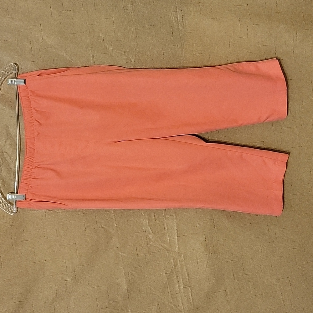 Alia Coral Capri Pants